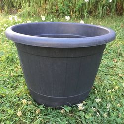 Plastic Barrel Motif Design 4 to 5 Gallon Flower Garden Nursery Landscaping Pot