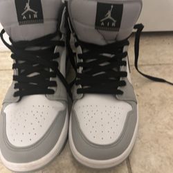 Jordan 1 Light Smoke Grey