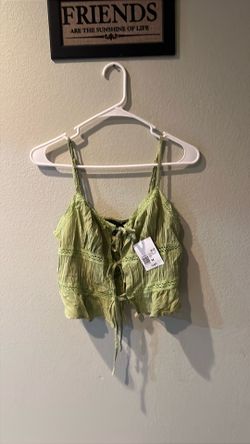 Beautiful green cami top fits like a crop top size medium
