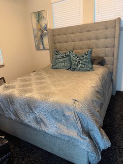 Gray Upholstered queen Bed Frame with Tufted Headboard