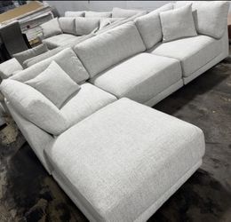 Dayna 4-Piece Modular Sectional – Light Gray Display Model – Like New