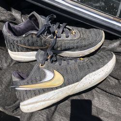 LeBron XX men’s 9.5 Black n Gold 