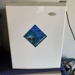 Haier 2.7 Cu. Ft. Compact Refrigerator/Freezer