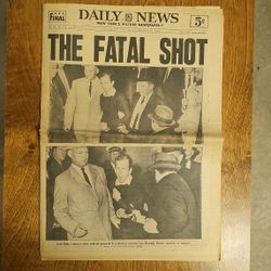 NY Daily News Oswald Shot 11/25/63 Newspaper Original

