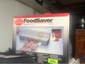 FoodSaver Compact II vacuum sealing machine by Tilia.