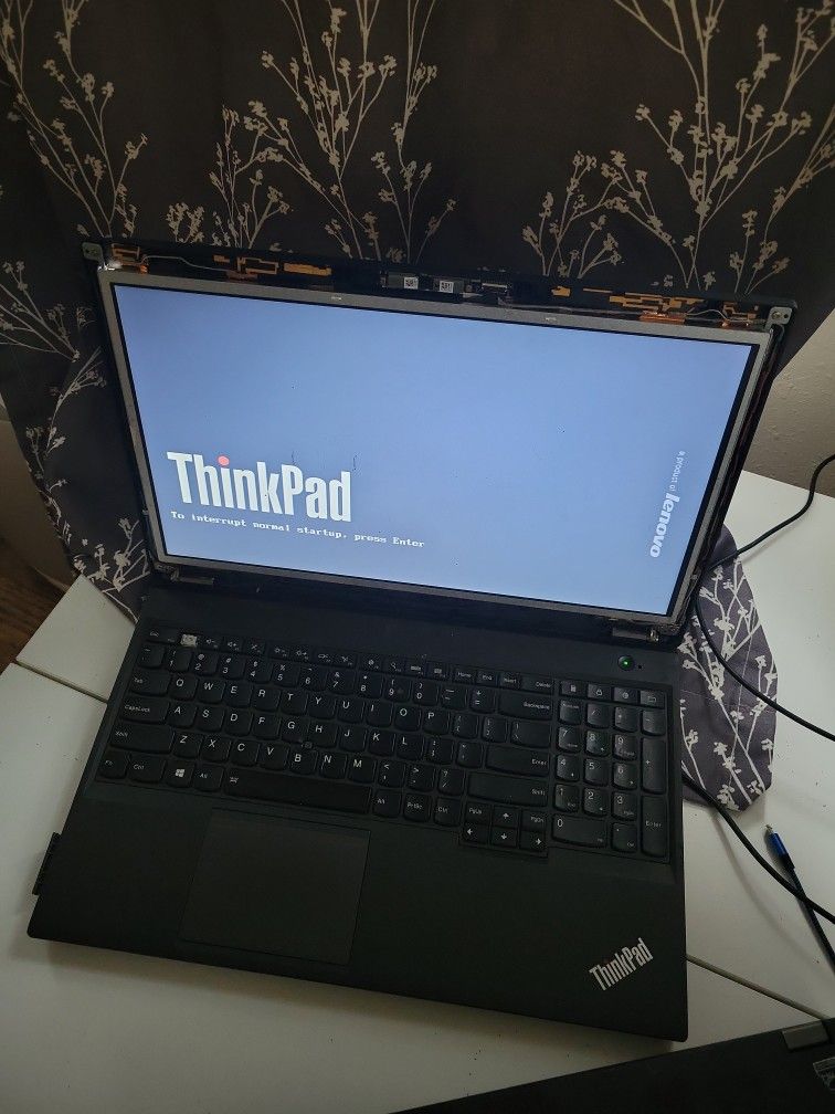 2 Free BROKEN laptops LENOVO