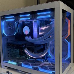 Custom Gaming/Work PC (Whiteout)