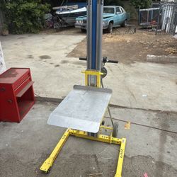 Lightweight Portable Contractor Material Lift 