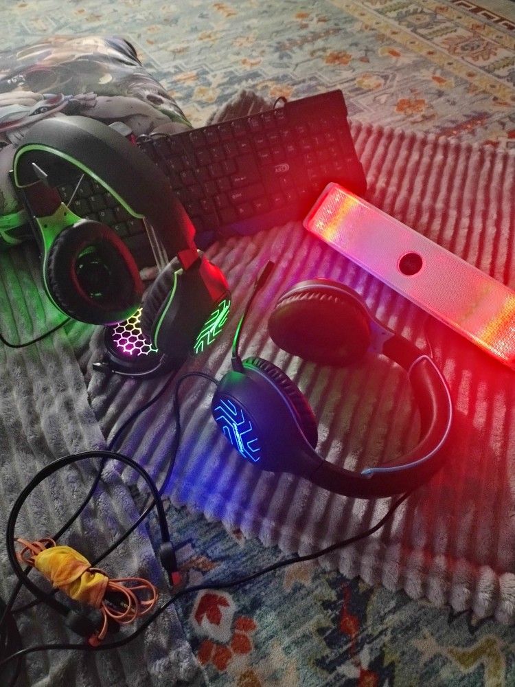 Gaming Headphones Red Green Led Light Up With Mic Microphone Keyboard Rechargeable Wireless Bluetooth Speaker