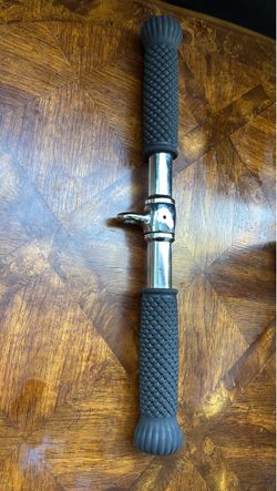 Rotating Straight Bar With Non-Slip Rubber Handle Grip