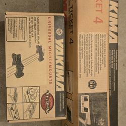 YAKIMA Ski Or Snowboard Rack w/ mounting rackets 