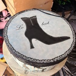 Medium accessory box