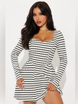 New women’s dress ( medium )