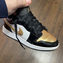 Jordan 1 Low SE Gold Toe 