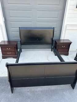 Queen bed set (Delivery available!)