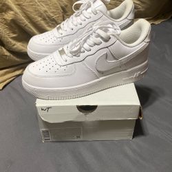 NIKE AIR FORCE 1 CLASSIC WHITE SIZE 7
