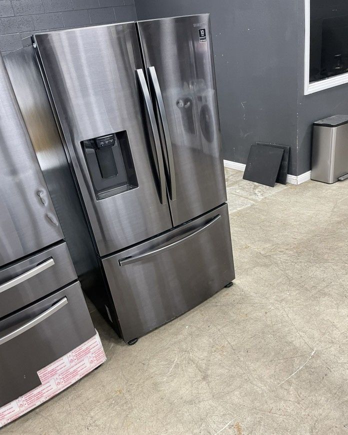 Samsung Black Stainless Steel Refrigerator XOUA