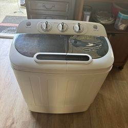 ZENY PORTABLE WASHING MACHINE AND DRYER *LIKE NEW*