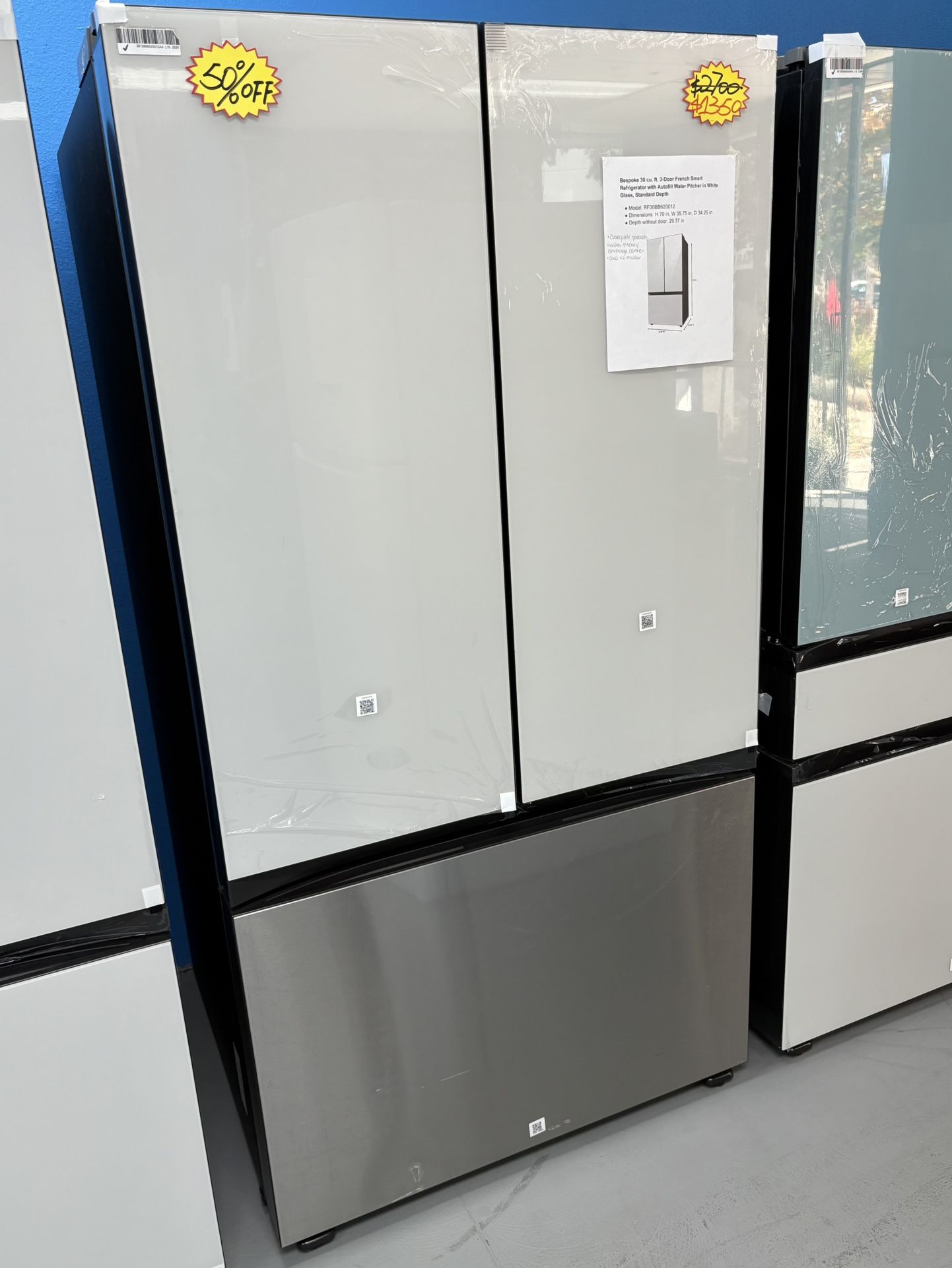 Large Capacity Refrigerator with Water and Dual Ice Makers🧊