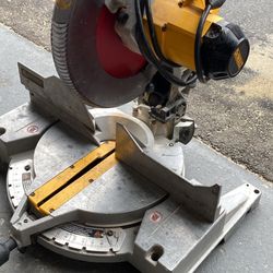 DeWalt705 Compound Miter Saw
