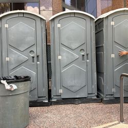 Portable toilets!!!! Bańos portables