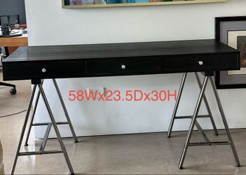 Modern Executive Desk with 3 Drawers - Excellent Condition
