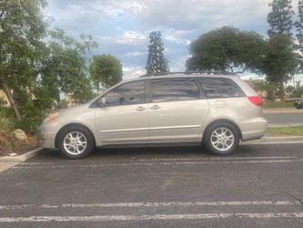 Toyota Sienna Minivan Silver