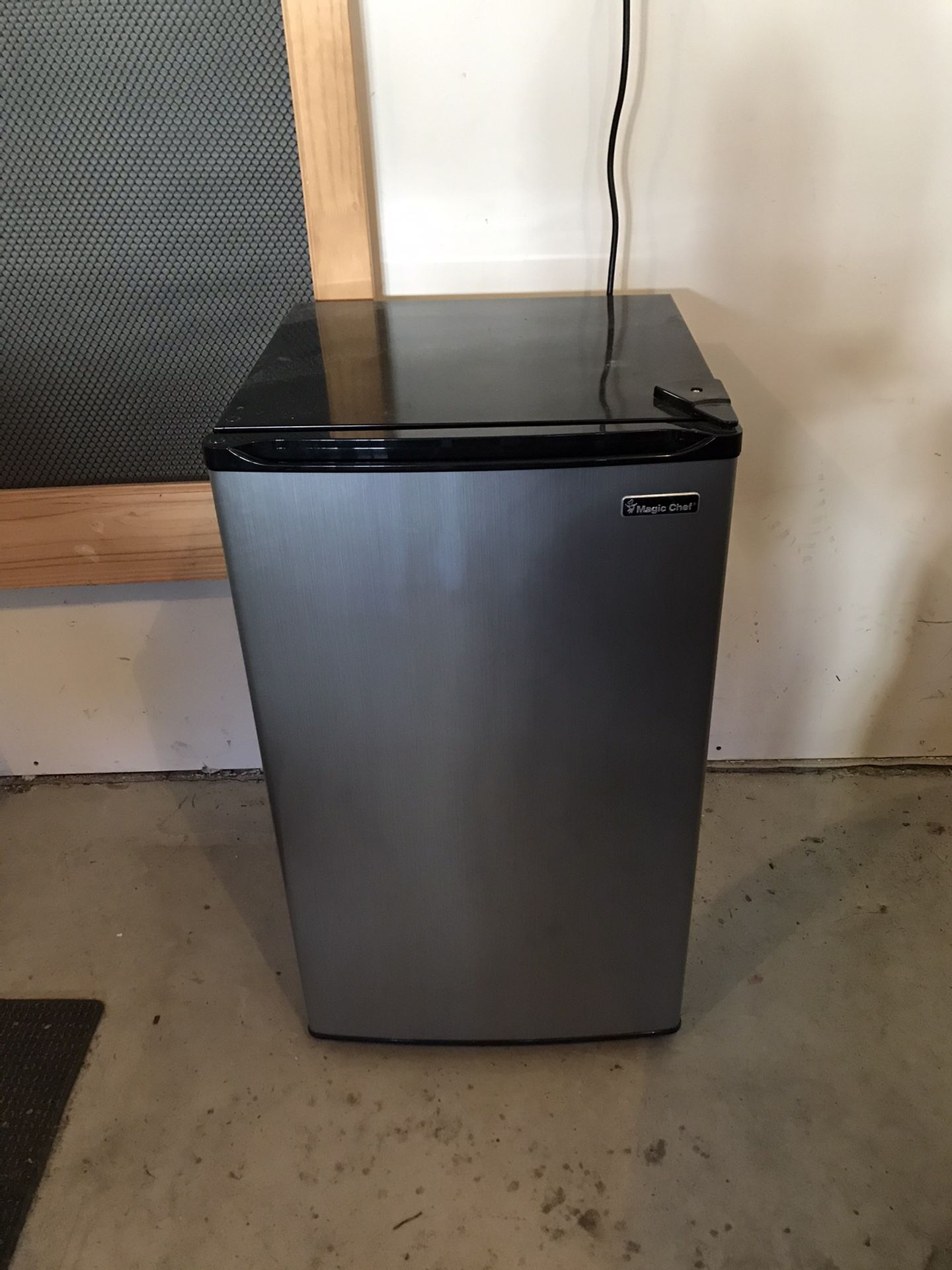 Mini FridgeHMBR350SE Magic Chef 3.5 Cu. Ft. Mini for Sale in