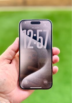 iPhone 15 pro 256GB, Amazing   Condition !! UNLOCKED use any carrier.  Hablo Espanol.
