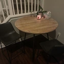 Small Dining Table And  2-4 Barstools 