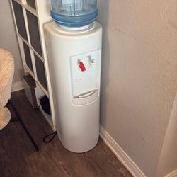 Water Dispensar