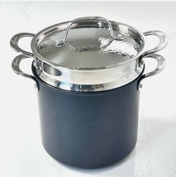 Pot with steamer basket