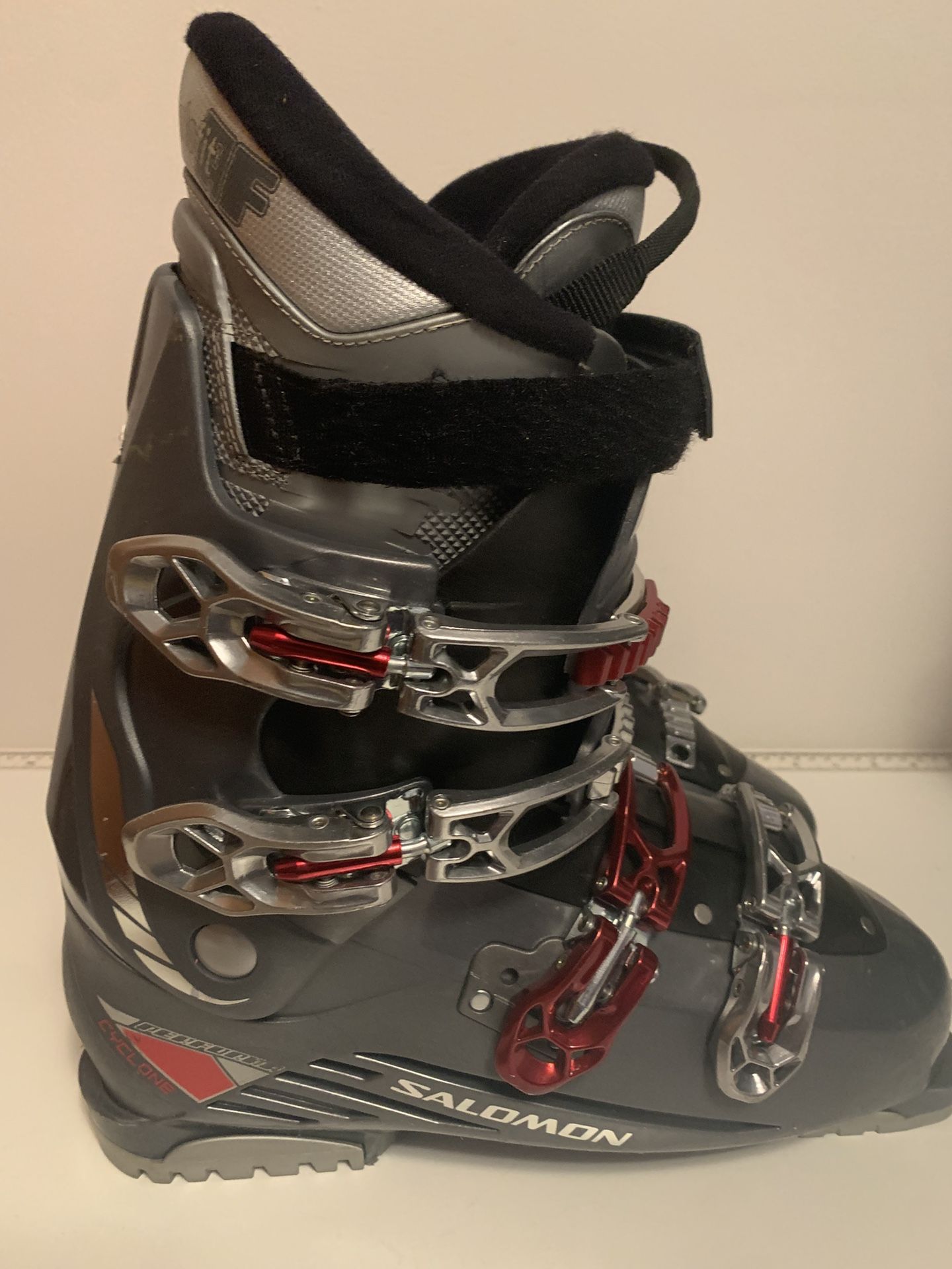 Salomon Ski Boots Size 29