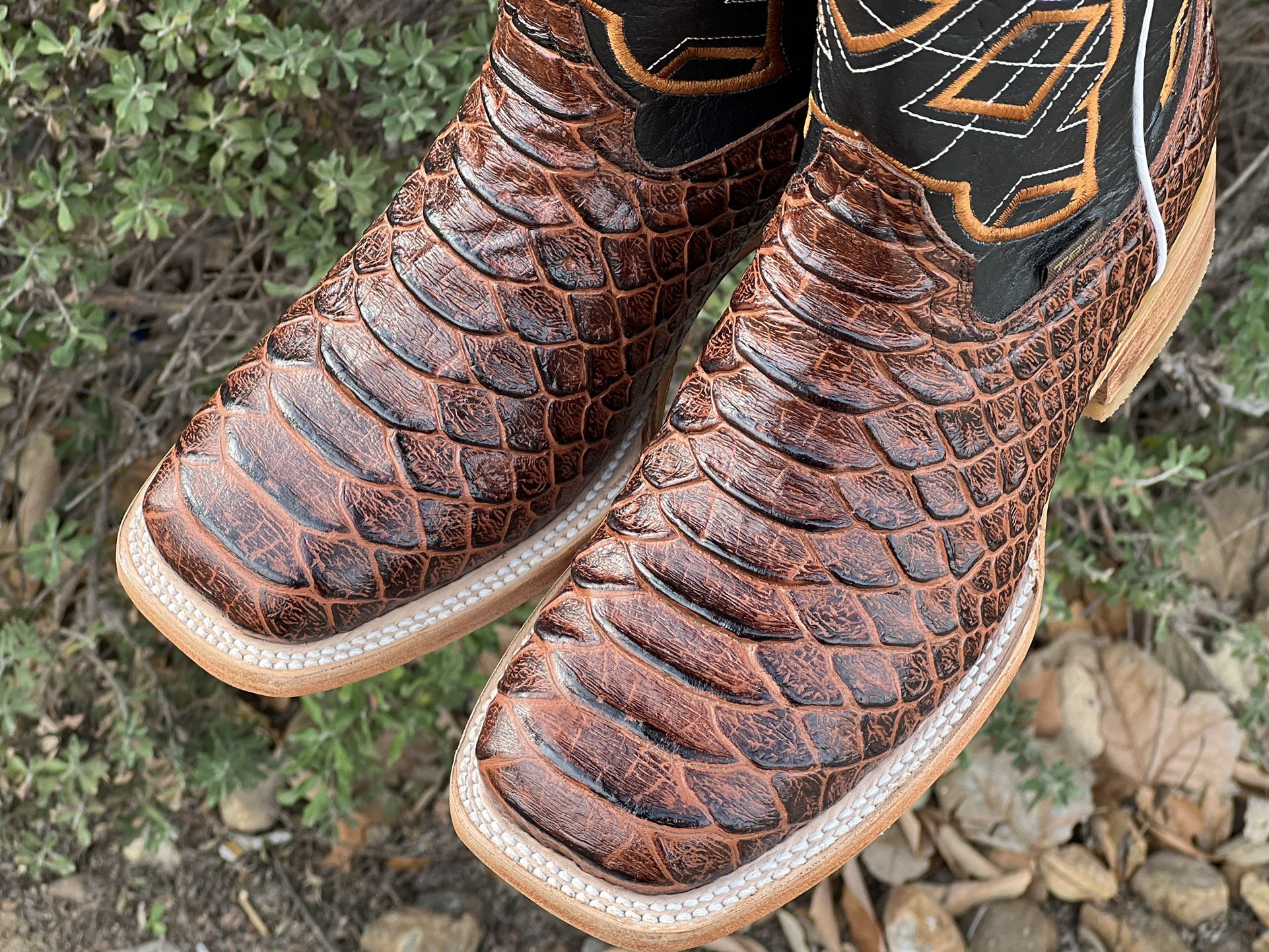MEN’S WESTERN BOOTS / BOTAS VAQUERAS PARA HOMBRE 🔸️🔸️MEN’S WESTERN BOOTS🔸️🔸️ ▪️DIFFERENT SIZES AVAILABLE. ▪️ WE SHIP TO ALL UNITED STATES. ▪️ O