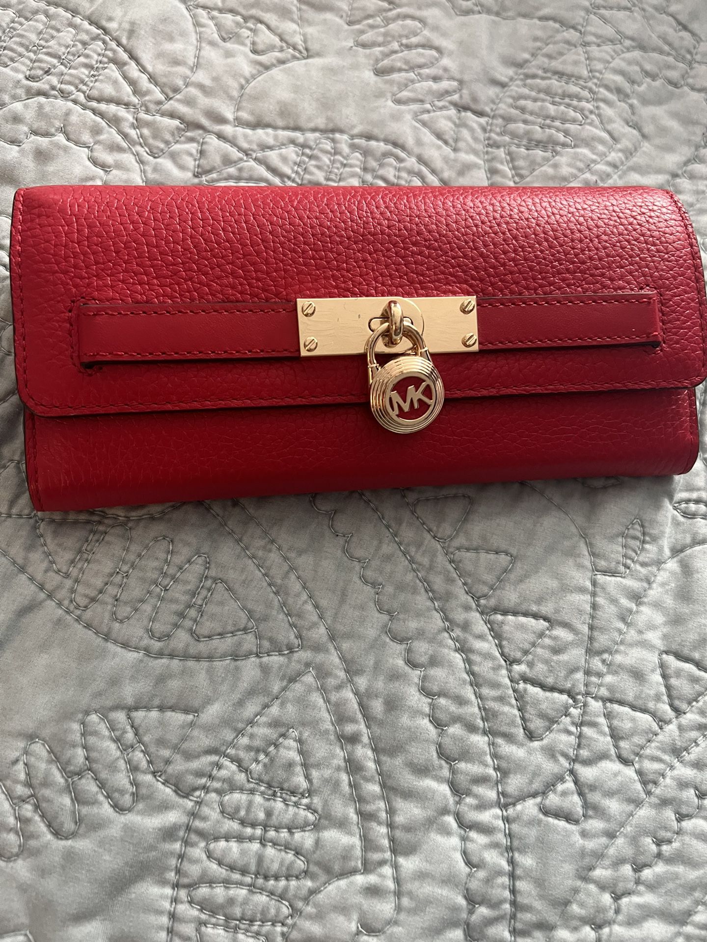 Micheal Kors Wallet With Locket