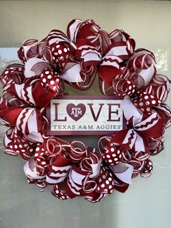 Texas A&M Love Wreath