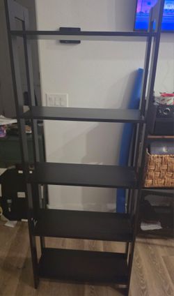 2 book shelves