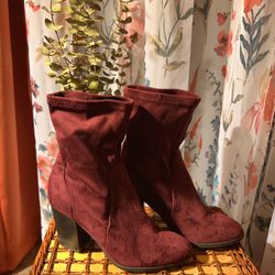 Marroon Color Boots - In Good condition. Size 6