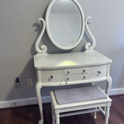 Beautiful Antique White Distressed Vanity Bench Solid Wood Bedroom