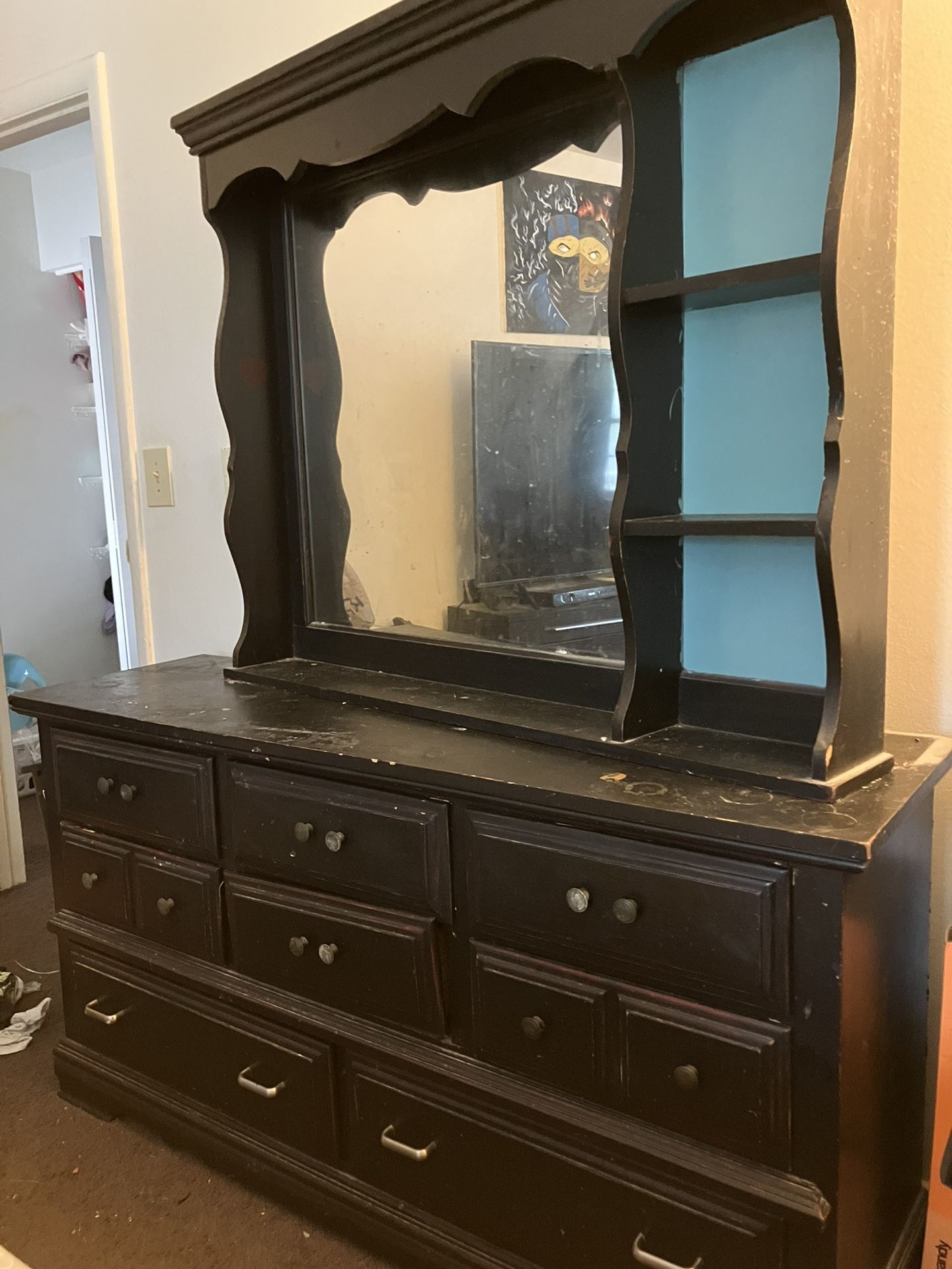 Dresser With Mirror