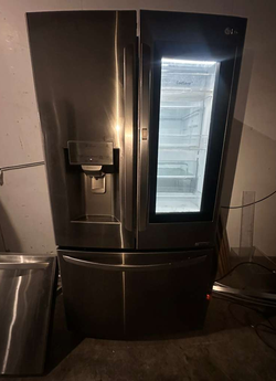 LG French Door Fridge w/ InstaView + Ice/Water – Black Stainless