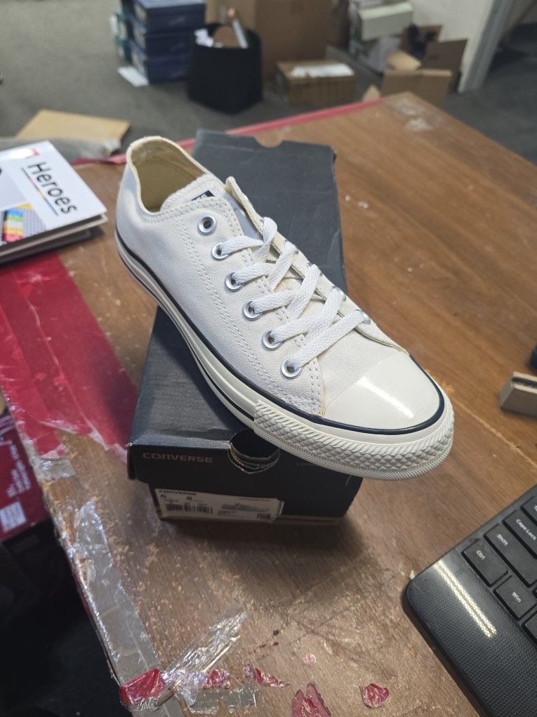 Converse Shoes Size 6men _8 Women Off White