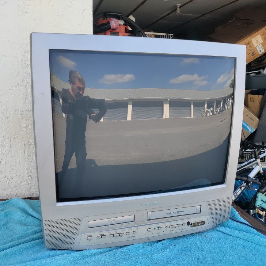Magnavox CRT VCR DVD TV not working for parts or repair