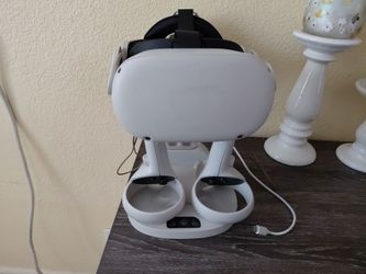 Meta quest 2 w/ Elite headstrap, and Charging stand