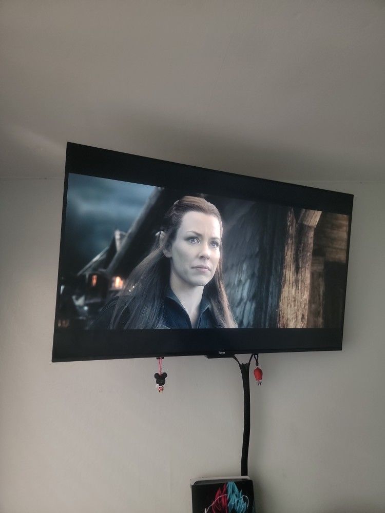 50 In Roku TV and Wall Mount