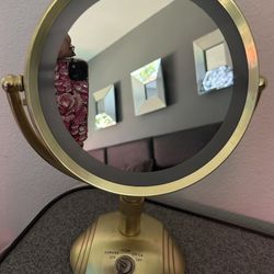 Conair Lighted Makeup 10X Magnifying Mirror / Vanity Mirror 
