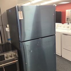 New Scratch And Dent GE 19.2 Cu Ft Top and Bottom Stainless Steel Fridge. 1 year Warranty 