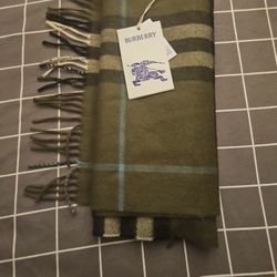 Burberry Cashmere Scarf9