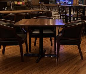 4 Person Pub Table