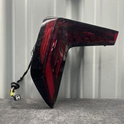 2017–2023 Cadillac XT5 Right Rear LED Tail Light OEM (Passenger Side)